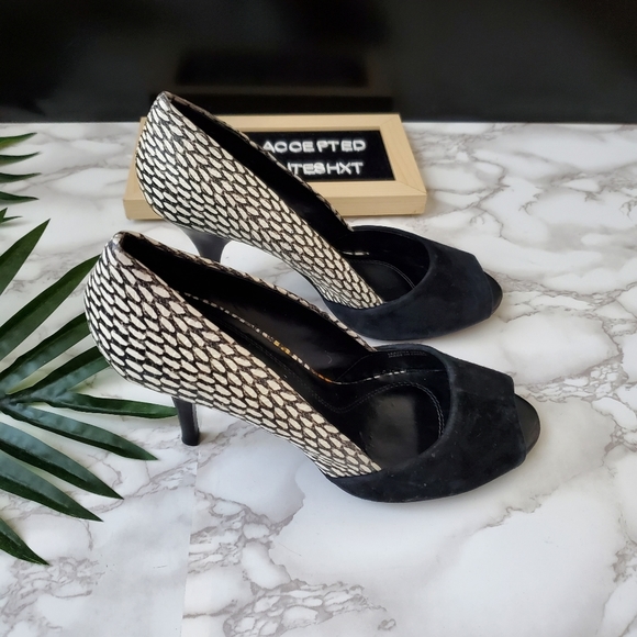 Tahari Peep Toe Pumps - Picture 6 of 10